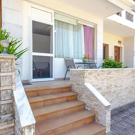 Nikoleta House